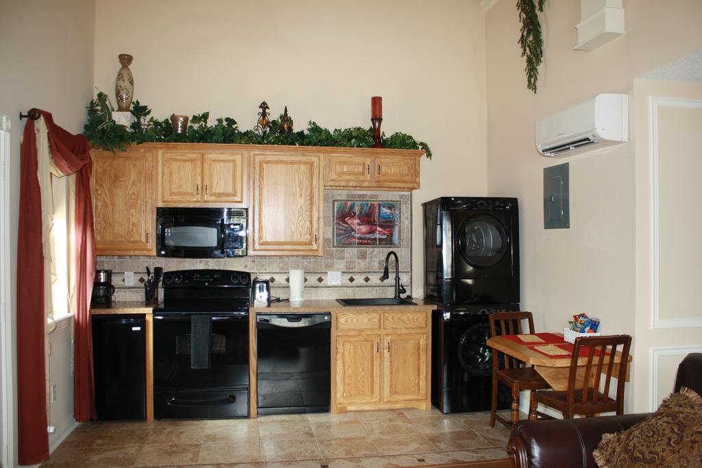 Woodrow House Bed & Breakfast Лаббок Екстер'єр фото